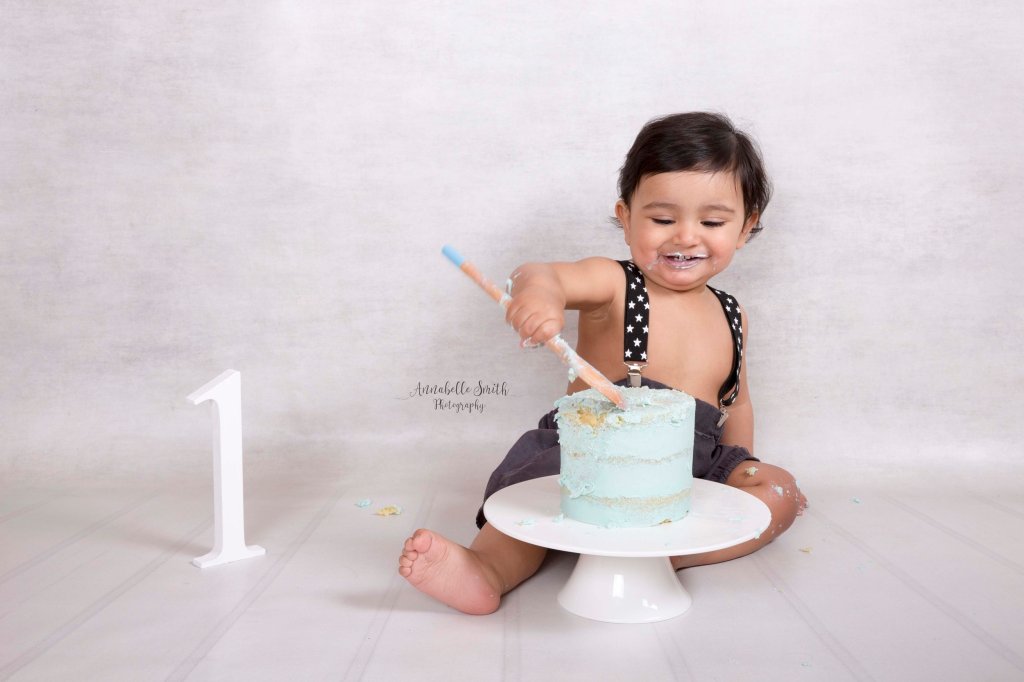 Have you booked your little one’s cake smash for 2022?